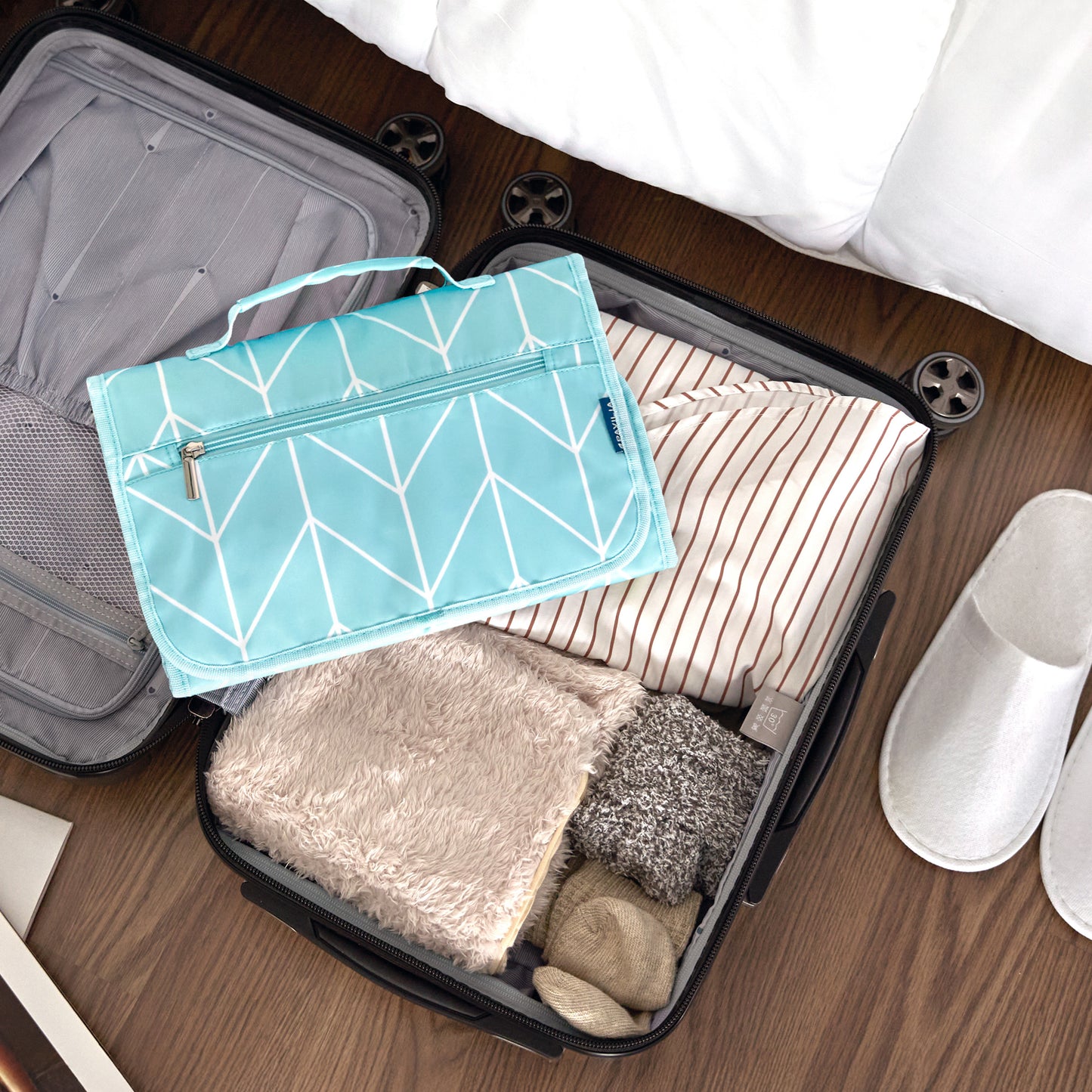 Rollout Hanging Toiletry Organizer Bag