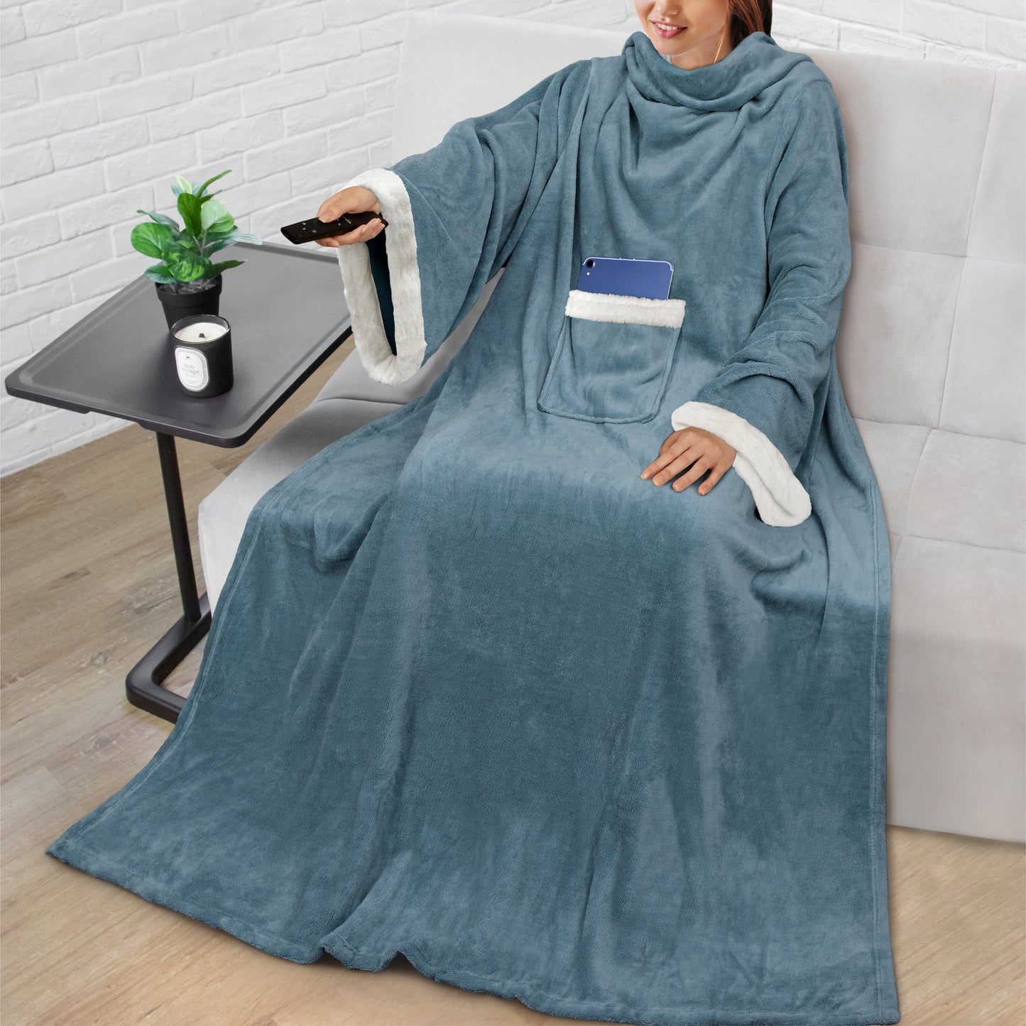 Blanket with Sleeves - Sherpa Trims