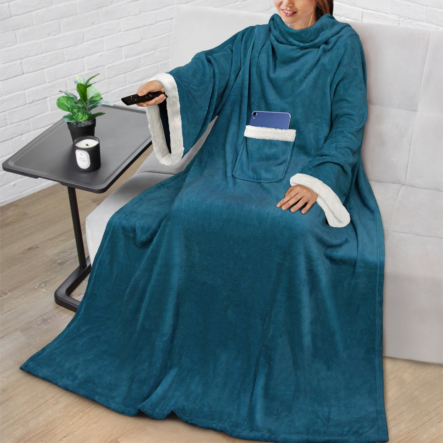 Blanket with Sleeves - Sherpa Trims