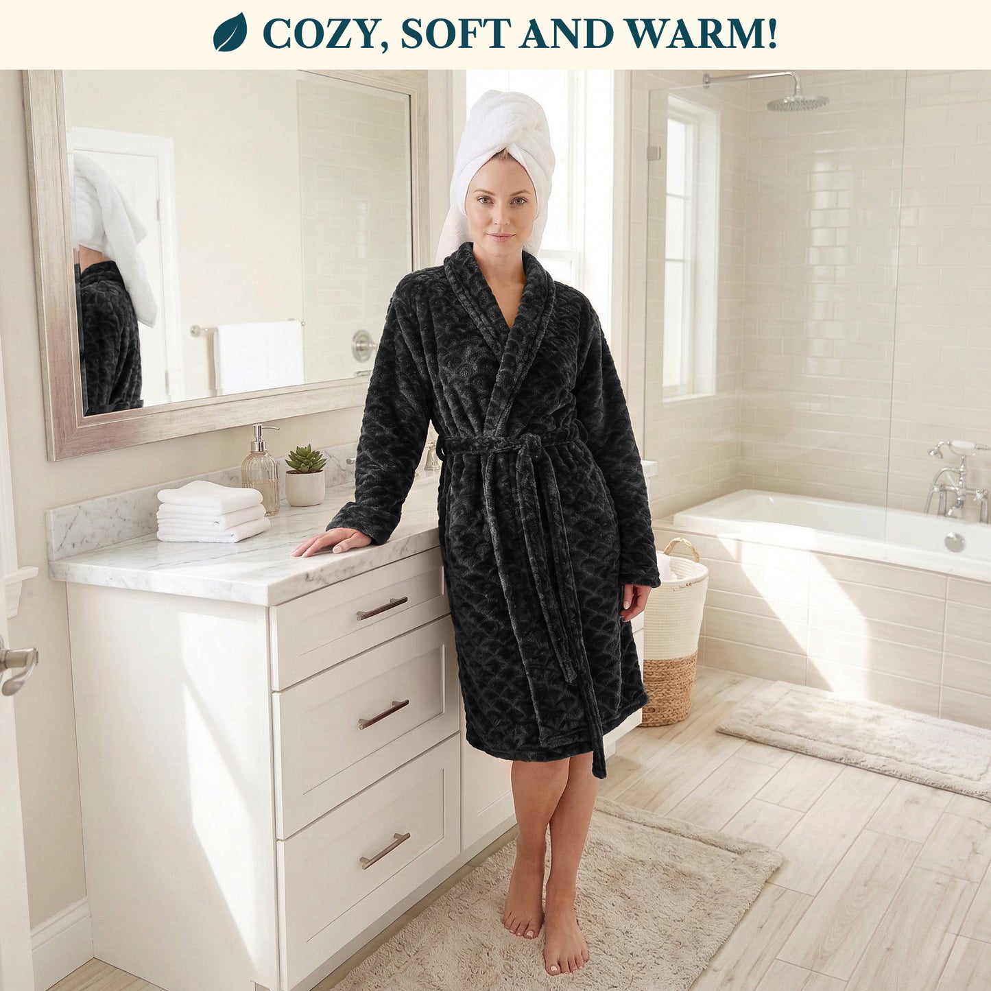 Women's Scallop Pattern Short Robe