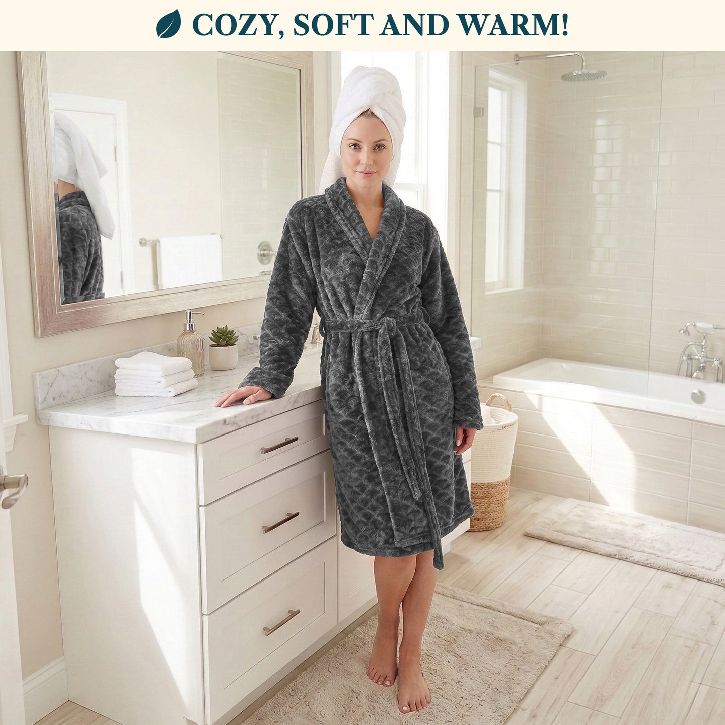 Women's Scallop Pattern Short Robe
