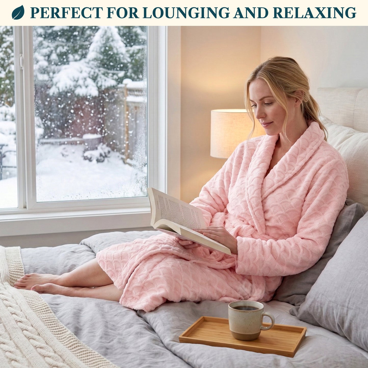 Women's Scallop Pattern Short Robe