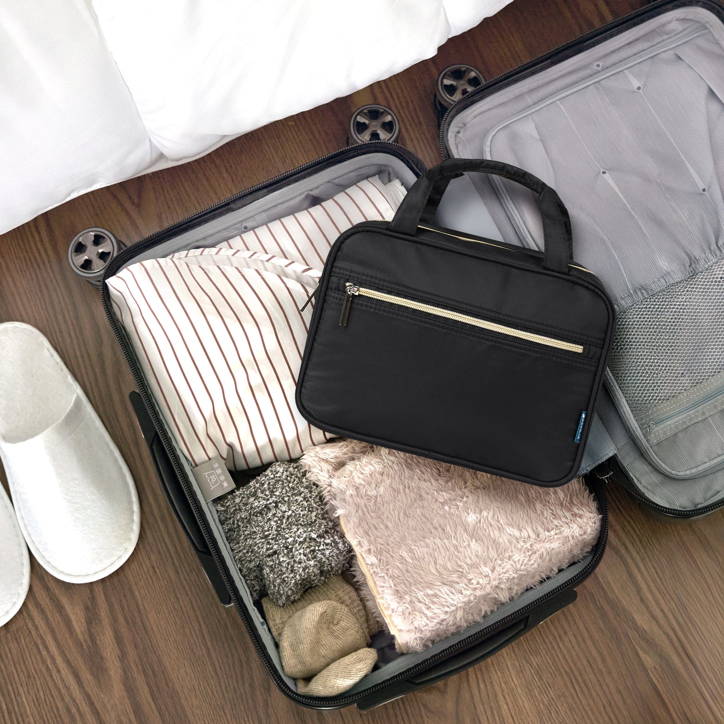 Modern Hanging Toiletry Organizer Bag