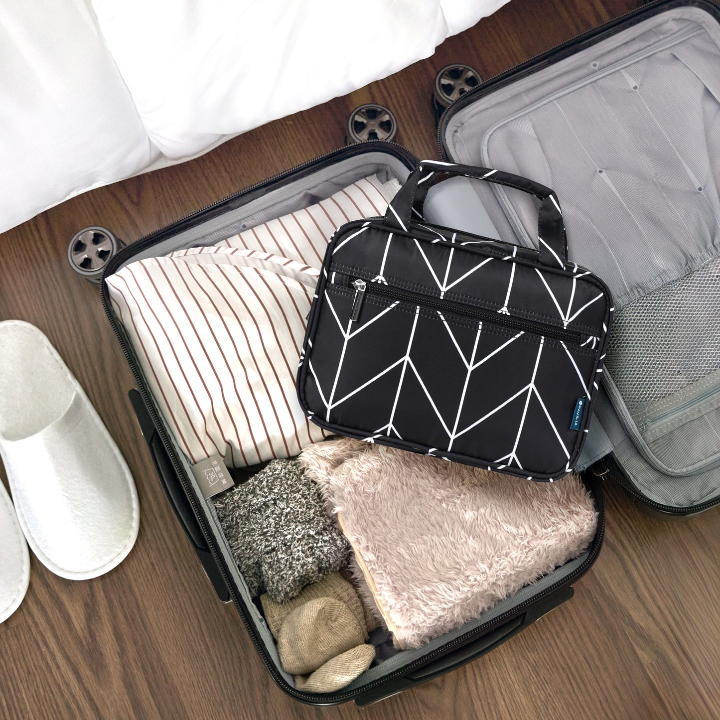 Modern Hanging Toiletry Organizer Bag