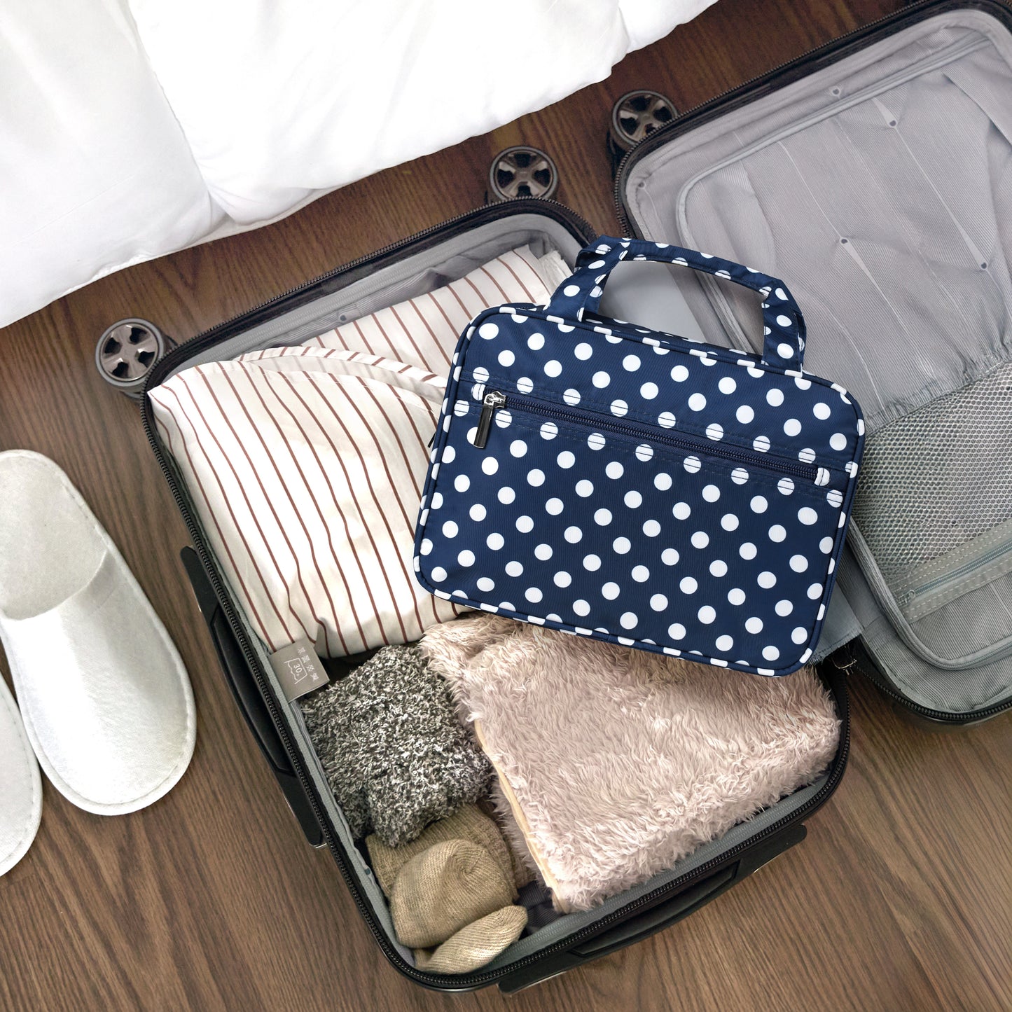 Modern Hanging Toiletry Organizer Bag