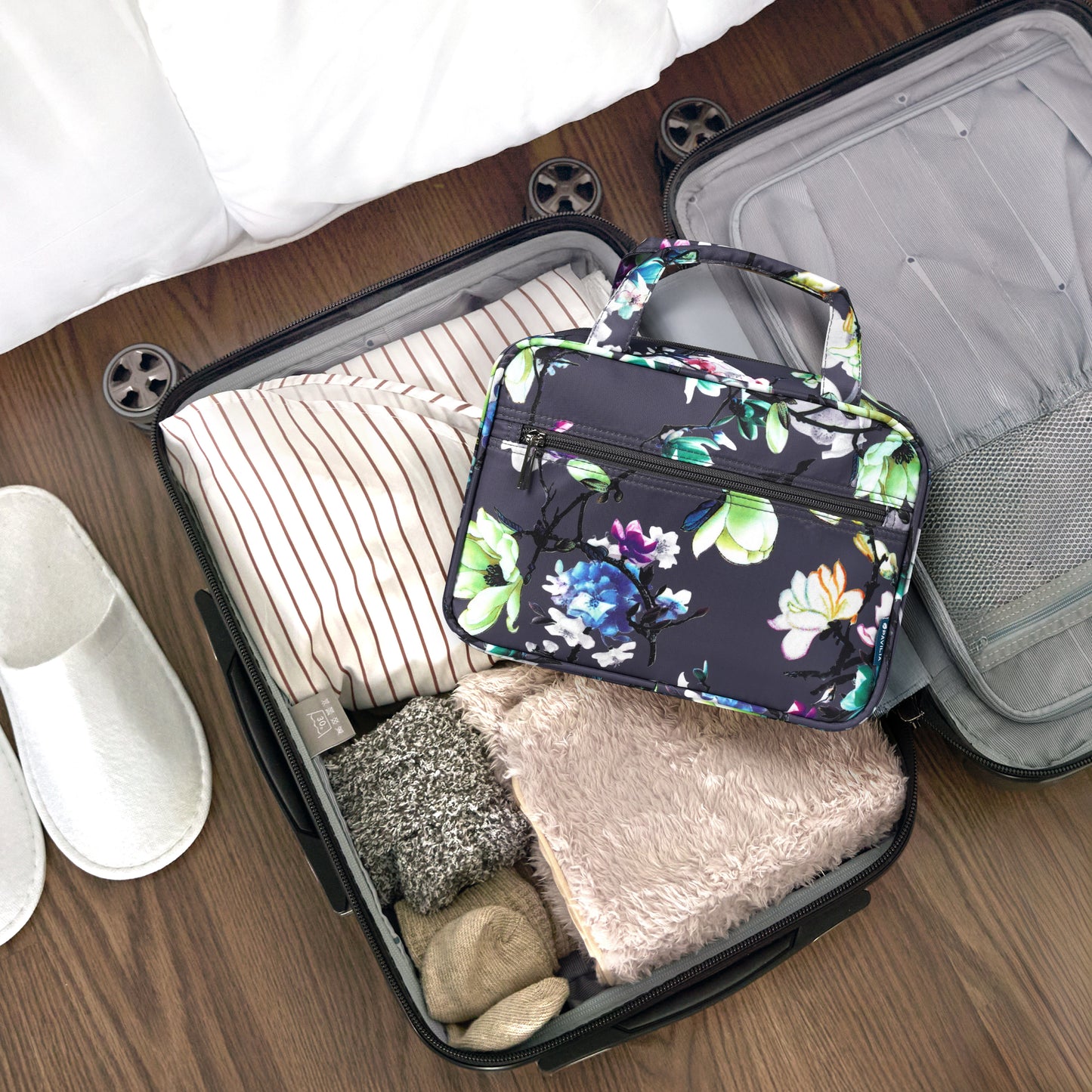 Modern Hanging Toiletry Organizer Bag